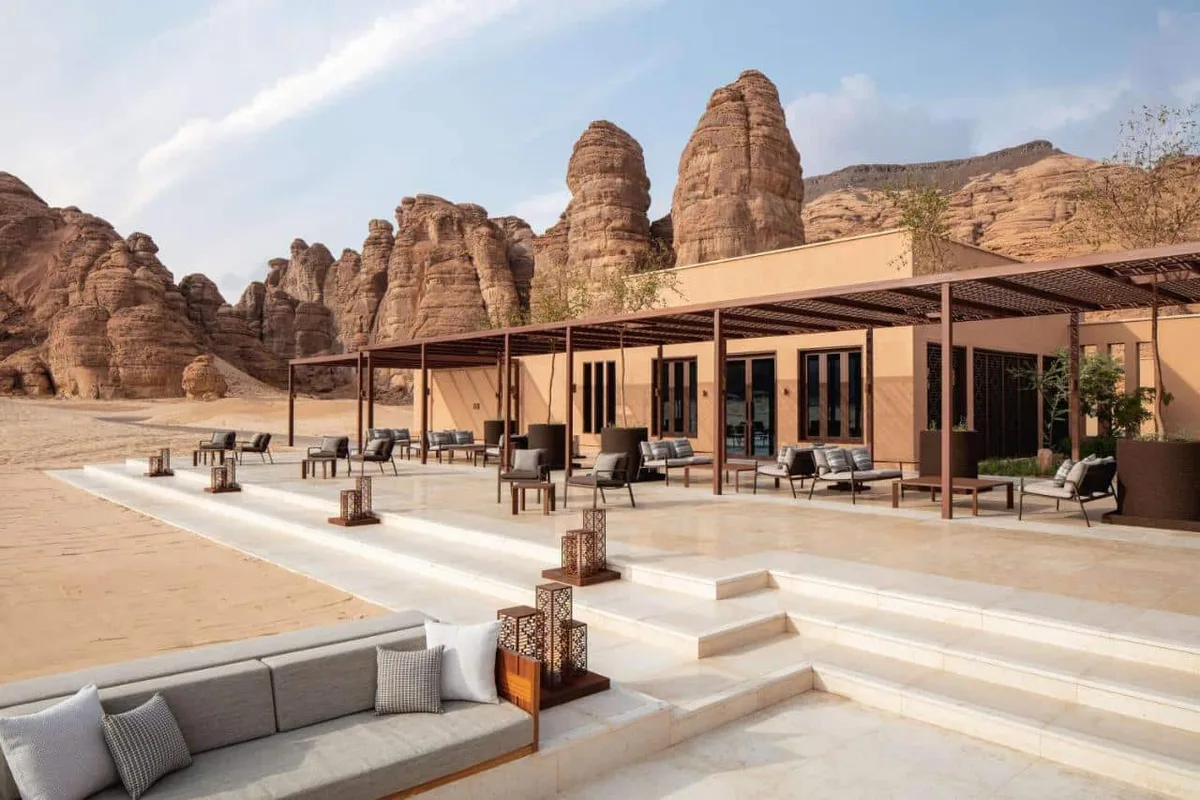 ما هي مشاريع السياحة البيئية والاستدامة في محميات السعودية الطبيعية؟