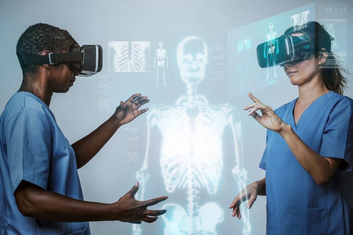 كيف تطور الجامعات السعودية برامج التعليم العالي المتخصصة في هذه التقنيات؟