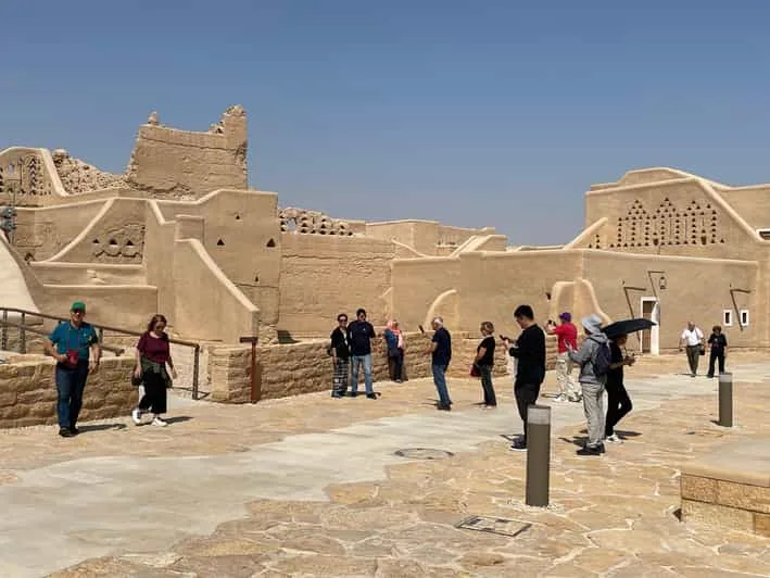كيف تساهم تقنيات الواقع المعزز والافتراضي في إحياء التاريخ السعودي؟