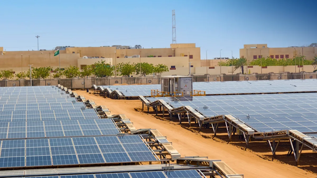 ما هي مشاريع تحلية المياه بالطاقة الشمسية في السعودية؟