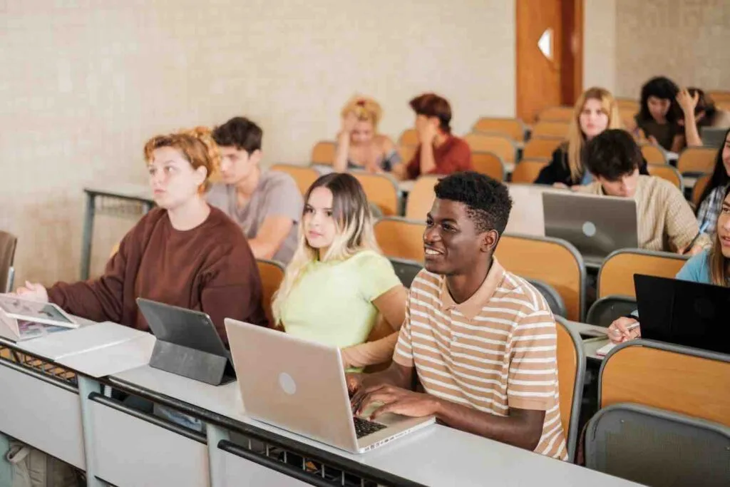 ما هو التعليم المدمج المتقدم في الجامعات السعودية؟