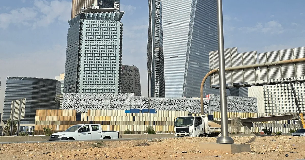 صندوق الاستثمارات العامة السعودي يتوسع عالمياً: استحواذات استراتيجية في التكنولوجيا والطاقة المتجددة 2026