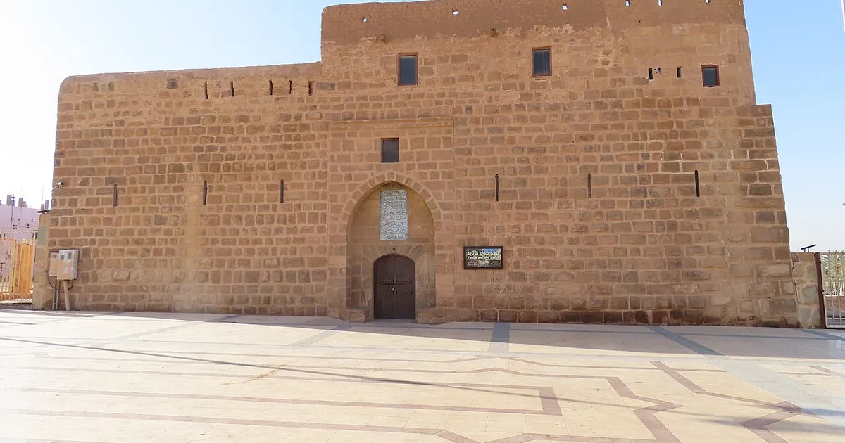 كيف تطور الجامعات السعودية برامج متخصصة في هذا المجال؟