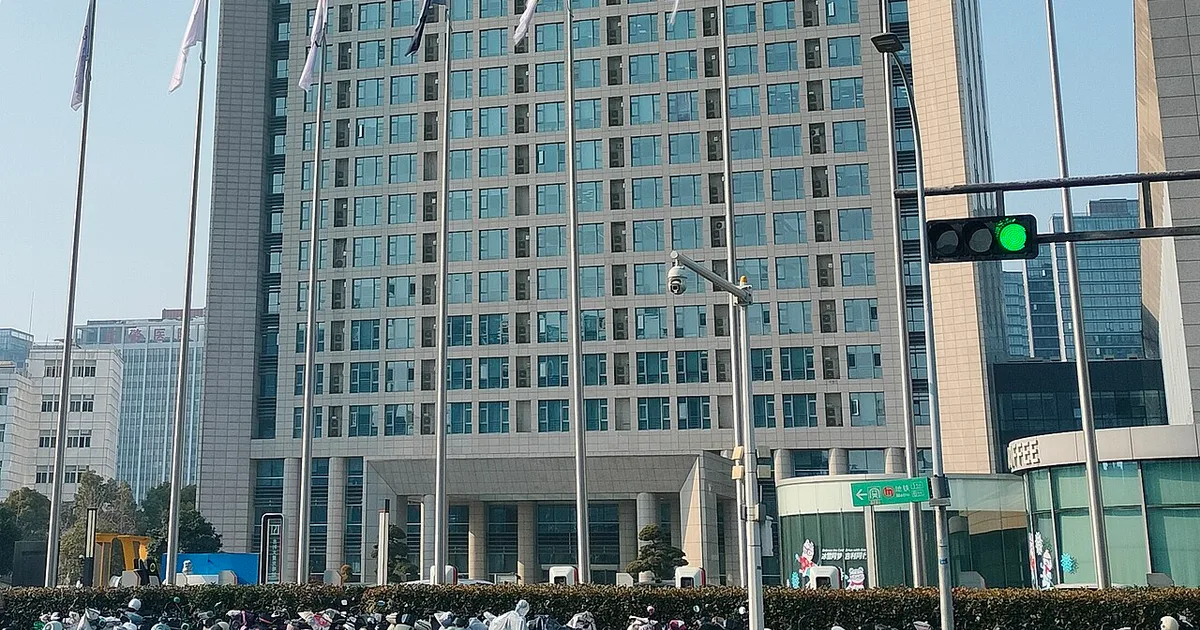ما هي السيارة الكهربائية الطائرة ذاتية القيادة التي اختبرتها السعودية؟