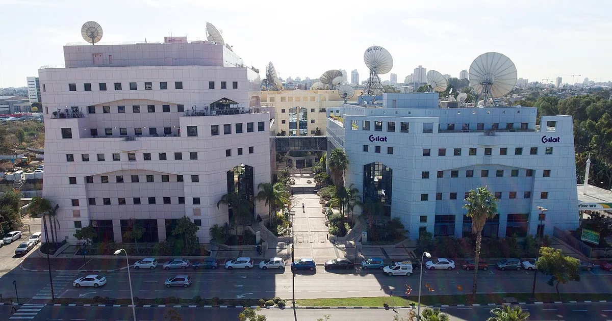 ما هي شبكة الاتصالات الفضائية عبر الأقمار الصناعية الصغيرة؟